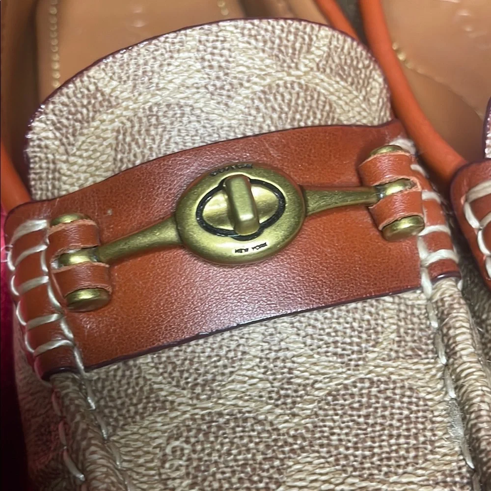 Coach Women's Beige Loafers 6.5 37 - Picture 3 of 10